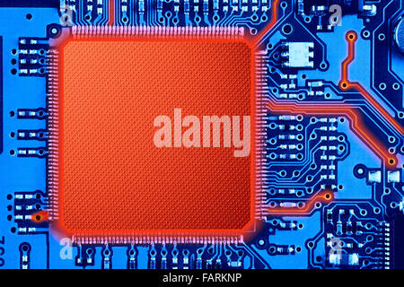 Blau und rot gedruckten Leiterplatte oder Computer Technik-Hintergrund Stockfoto