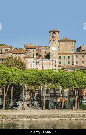 Seeufer und Pier von Passignano sul Trasimeno, Umbrien, Italien Stockfoto