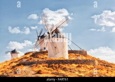 Windmühlen von Consuegra in der Region La Mancha in Zentralspanien Stockfoto