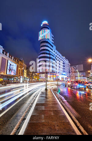 Callao Square und Gran Via Street in der Dämmerung. Madrid, Spanien. Stockfoto