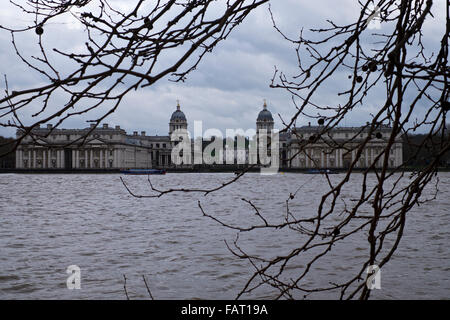 Greenwich Royal Navy College im Winter aus Island Gardens Stockfoto