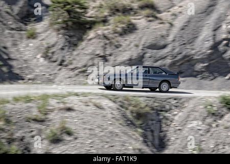 1982 Audi Quattro Coupe fahren auf Bergstraßen in den französischen Alpen Stockfoto