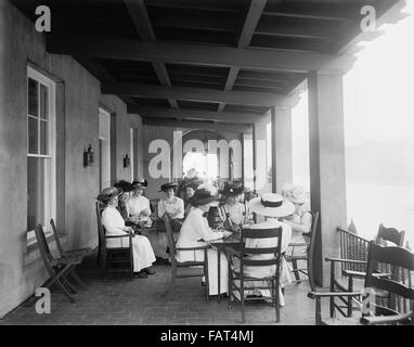 Frauen Karte Partei, Detroit Boat Club, Belle Isle Park, Detroit, Michigan, USA, um 1910 Stockfoto