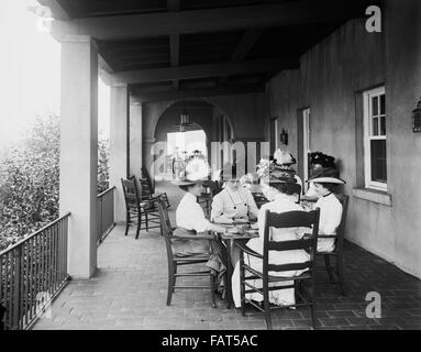 Frauen Karte Partei, Detroit Boat Club, Belle Isle Park, Detroit, Michigan, USA, um 1910 Stockfoto