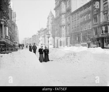 Fifth Avenue nach Schneesturm, New York City, USA, ca. 1905 Stockfoto