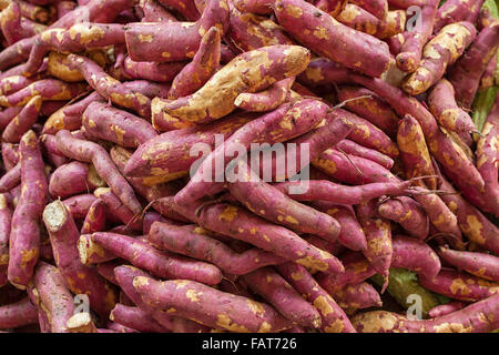 Süßkartoffeln als Hintergrund Stockfoto