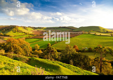 Die Ansicht des Parrock Hügels vom Gipfel des Hügels historischen Cadbury in Somerset, England, UK Stockfoto