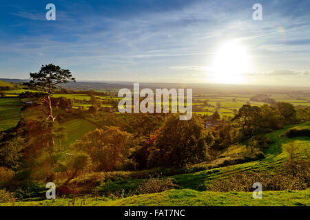 Sonnenuntergang über dem Dorf Sutton Montis vom Gipfel des Hügels historischen Cadbury in Somerset, England, UK Stockfoto