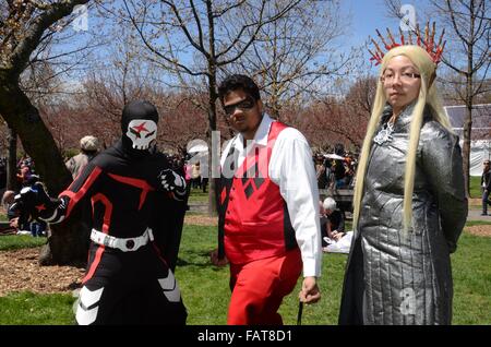 Cosplay Zeichen blossom Festival Brooklyn Botanical Gardens 2105 Sonnentag bunten Cartoon Charaktere Comics im park Stockfoto