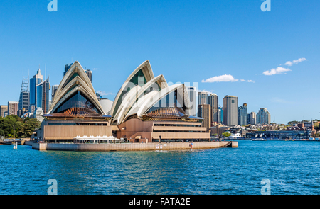 Australien, New South Wales, Sydney Harbour, Ansicht des Sydney Opera House am Bennelong Point Stockfoto