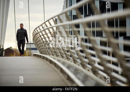 MediaCity Granada ITV Coronation Street in Salford Quays modernes Design Brücke Gehweg Fußweg Pathwa Schifffahrtskanal überqueren gesetzt Stockfoto