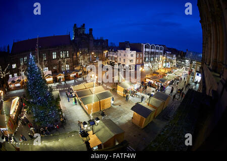 Chester Stadtzentrum deutschen Stil Weihnachtsmarkt Märkte 2015 Basar Hersteller Händler Händler unabhängigen Läden Käufer Verkäufer s Stockfoto