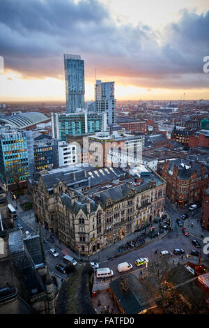 Blick vom Rathaus von Manchester Uhrturm Blick auf Gebäude rund um Albert Square und Beetham Tower Manchester Central Manch Stockfoto
