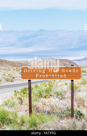 Fahren aus Straßen verboten unterzeichnen in Death Valley Nationalpark Stockfoto