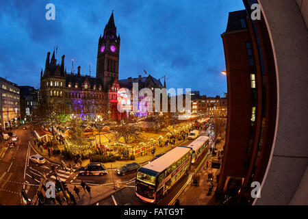 Manchester Stadtzentrum deutschen Art Christmas Markets 2015 in Albert Square Basar Hersteller Händler Händler unabhängigen sh Stockfoto
