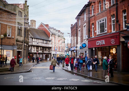 Geschäften einkaufen Einkäufer speichern Einzelhandel Bezirk Supermarktkette Oswestry Großbritanniens ältesten Grenze Siedlungen in Shropsh Stockfoto