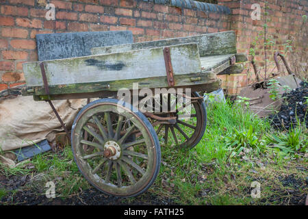 Alte Karre mit zwei Rädern, aus dem frühen 20. Jahrhundert. Stockfoto