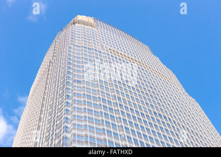 Ein Blick hinauf von 30 Hudson Street / der Goldman-Sachs-Turm in Jersey City, das höchste Gebäude in New Jersey. Stockfoto