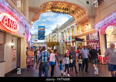 Piazza Navona Food Court im Kaiser Palasthotel, Kempton Park, Ekurhuleni, Provinz Gauteng, Südafrika Stockfoto