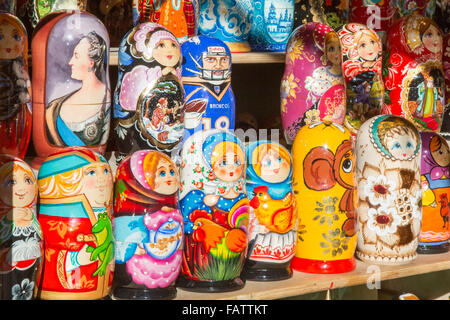 Denver, Colorado - Verschachtelung Puppen zum Verkauf an die Denver-Christkindl-Markt, einen traditionellen deutschen Weihnacht-Marktplatz. Stockfoto