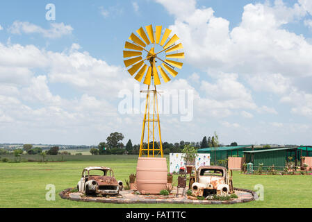 Alte Wasserpumpe im Feld in der Nähe von Cullinan, Tshwane Stadtverwaltung, Provinz Gauteng, Südafrika Stockfoto