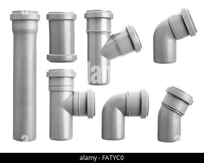 Sortierte PVC Abwasser Rohr-Fittings, geschossen auf weiß Stockfoto