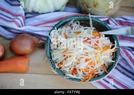 geschredderten Kohl und Karotten Stockfoto