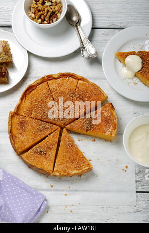 Pie mit Kürbis und Honig, Ansicht von oben Stockfoto