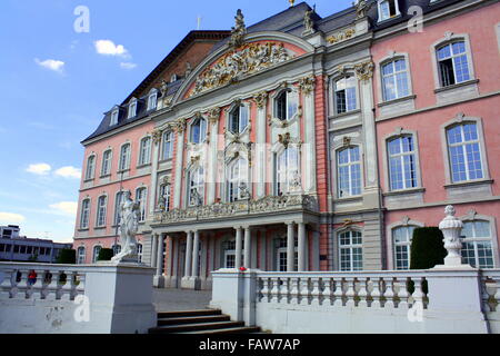 Trier.June-01-2011. Palast des Kurfürsten in Trier. Deutschland Stockfoto