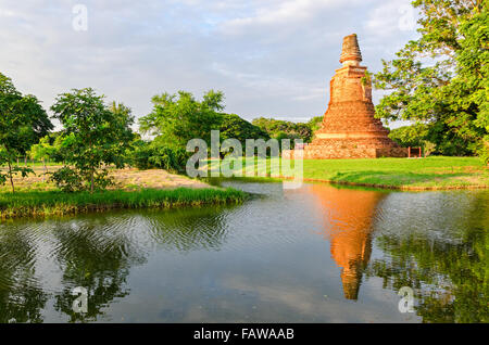 Ayutthaya Tempelruinen alten bei Sonnenuntergang (Thailand) Stockfoto