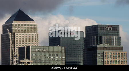 London, UK. 5. Januar 2016. UK-Wetter: fair Himmel und cloud über Canary Wharf Business Park Gebäude im zentralen London Credit: Guy Corbishley/Alamy Live News Stockfoto