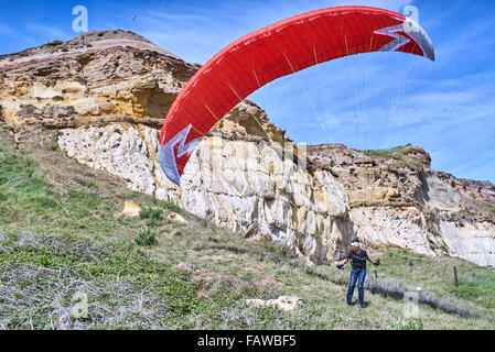 Paragliding am Strand von Newhaven Sussex Stockfoto