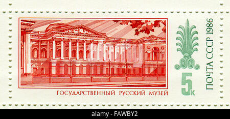 UdSSR - CIRCA 1986: Eine Briefmarke gedruckt in USSR zeigt Bild von dem staatlichen russischen Museum (früher das Russische Museum von His Imperial Stockfoto