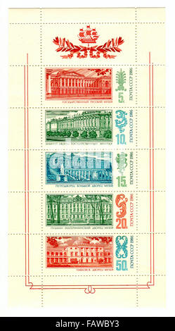 UdSSR - CIRCA 1986: Eine Briefmarke gedruckt in USSR zeigt Bild der historischen Gebäude Russland, ca. 1986. Stockfoto