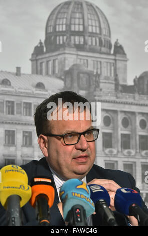 Prag, Tschechische Republik. 5. Januar 2016. Industrie- und Handelsminister Jan Mladek hält Pressekonferenz zu seiner Arbeit im Ministerium und Kommentar zu aktuellen Themen in Prag, Tschechische Republik, 5. Januar 2016 zu beurteilen. © Vit Simanek/CTK Foto/Alamy Live-Nachrichten Stockfoto