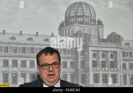 Prag, Tschechische Republik. 5. Januar 2016. Industrie- und Handelsminister Jan Mladek hält Pressekonferenz zu seiner Arbeit im Ministerium und Kommentar zu aktuellen Themen in Prag, Tschechische Republik, 5. Januar 2016 zu beurteilen. © Vit Simanek/CTK Foto/Alamy Live-Nachrichten Stockfoto