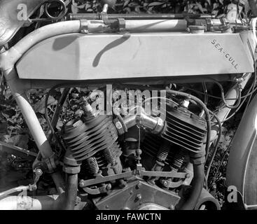 AJAXNETPHOTO. - 1908-1914 (CA.), ENGLAND. -ORIGINAL EDWARDIAN ÄRA GLAS PLATTE FOTO NAHAUFNAHME VON FRÜHEN SEA-GULL-MOTORRAD-TANK UND MOTOR.  FOTO: AJAX VINTAGE BILD BIBLIOTHEK REF: 80201 53 Stockfoto