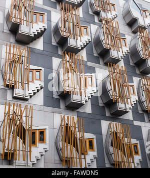 Außenansicht des architektonischen Details des schottischen Parlamentsgebäudes in Holyrood in Edinburgh Schottland Vereinigtes Königreich Stockfoto