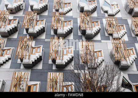 Außenansicht des architektonischen Details des schottischen Parlamentsgebäudes in Holyrood in Edinburgh Schottland Vereinigtes Königreich Stockfoto