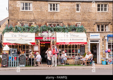 Das Dorf Teestuben & Restaurant Bourton-On-The-Water in Gloucestershire, England, Großbritannien, Vereinigtes Königreich Stockfoto