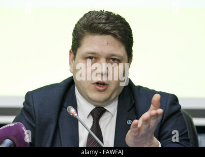 5. Januar 2016 - Kiew, Ukraine - The Head Of State Migration Service von Ukraine MAXIM SOKOLYUK während einer Pressekonferenz in Kiew, Ukraine, 5. Januar 2016. Vom 11. Januar beginnt die State Migration Service Registrierung der neuen ID-Pässe für Bürger der Ukraine, Sokolyuk sagte. Der ukrainische Präsident Petro Poroshenko bestätigt die positive Einschätzung der Ukraine bei der Vorbereitung für die Pläne der Europäischen Kommission, das Visa-Regime zu liberalisieren. Das auswärtige Ministerium der Ukraine erwartet die Liberalisierung der Visa-Regelung mit EU 2016 nach den örtlichen Medien. (Kredit-Bild: © Serg Glovny über ZUMA Stockfoto