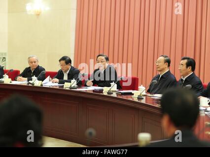 Peking, China. 5. Januar 2016. Yu Zhengsheng (C), Vorsitzender des Nationalkomitees der chinesischen politischen Beratenden Konferenz (CPPCC), leitet eine zweiwöchentliche Beratungsgespräch der PKKCV zu beschleunigen, Förderung, in Peking, Hauptstadt von China, 5. Januar 2016-branding. © Ding Lin/Xinhua/Alamy Live-Nachrichten Stockfoto