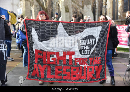 Westminster, London, UK. 5. Januar 2016. Demonstranten inszenieren ein "Kill Housing Bill" Demonstration Ouside Parlament Stockfoto