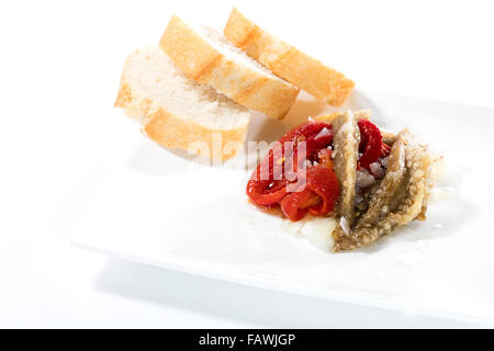 Traditionelle spanische Tapas, mit Auberginen, Paprika, Zwiebeln, die alle von Ihnen gebackene Stockfoto