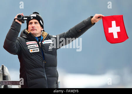 Bischofshofen, Österreich. 5. Januar 2016. Cheftrainer Pipo Schoedler der Schweiz ist in der vierten Phase des Skispringen Vierschanzentournee in Bischofshofen, Österreich, 5. Januar 2016 gesehen. Foto: Daniel Karmann/Dpa/Alamy Live News Stockfoto