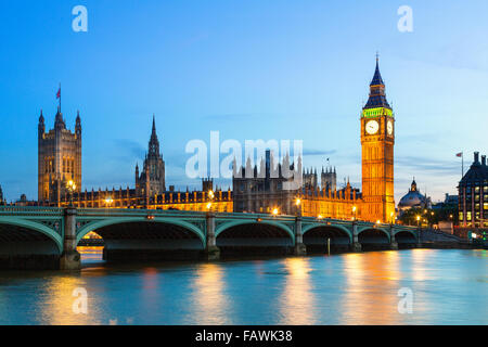 London, Blick auf das Parlamentsgebäude in der Nacht Stockfoto