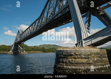 Die Connel-Brücke überspannt die schmalste Stelle der Loch Etive in Argyll an der Westküste von Schottland. Stockfoto