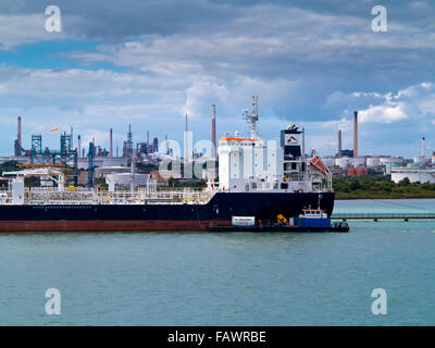 Fawley Oil Raffinerie Southampton Wasser Hampshire England UK im Besitz von Esso und verantwortlich für etwa 20 % der Raffineriekapazitäten UK Stockfoto