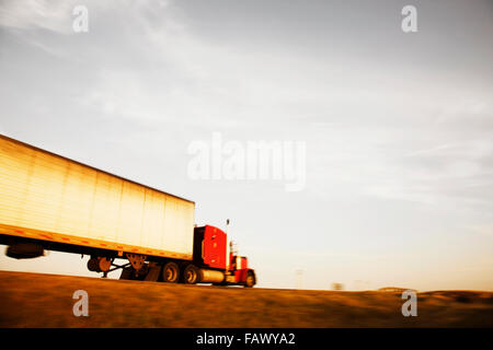 Sattelzug auf Autobahn Stockfoto