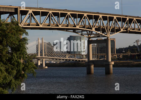 Marquam Bridge und Susanne Kreuzung Brücke Portland Oregon Stockfoto